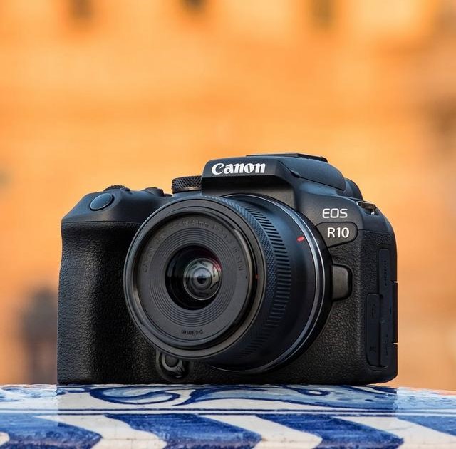 Canon - EOS R10 Compact System Camera with RF-S 18-45mm Zoom Lens, 4K Ultra HD, 24.2MP, Wi-Fi, Bluetooth, OLED EVF, 3" Vari-Angle Touch Screen, Black - Image 7