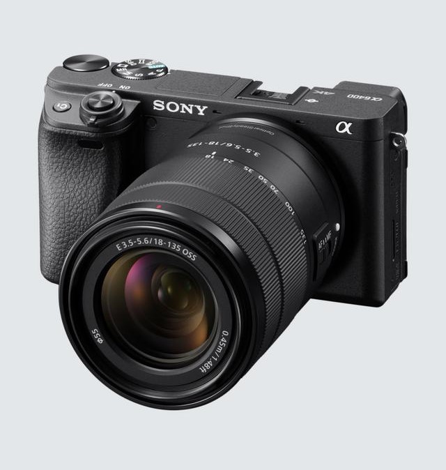 Sony - A6400 Compact System Camera with 16-50mm OSS II Power Zoom Lens, 4K Ultra HD, 24.2MP, 4D Focus, Wi-Fi, Bluetooth, NFC, OLED EVF, 3" Tilting Touch Screen, Black