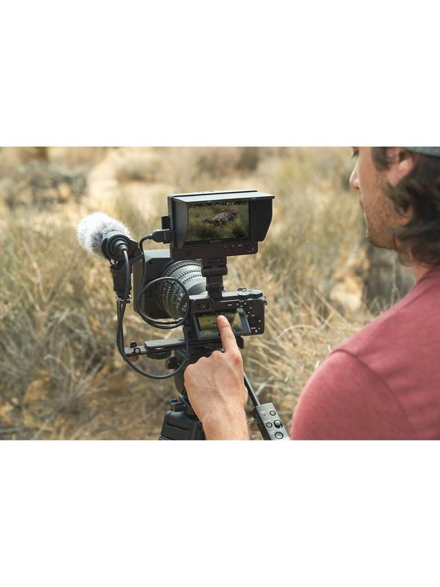 Sony - A6600 Compact System Camera with 18-135mm OSS Lens, 4K Ultra HD, 24.2MP, OLED Viewfinder, Wi-Fi, Bluetooth, NFC, 3" Tilting Touch Screen, Black - Image 6